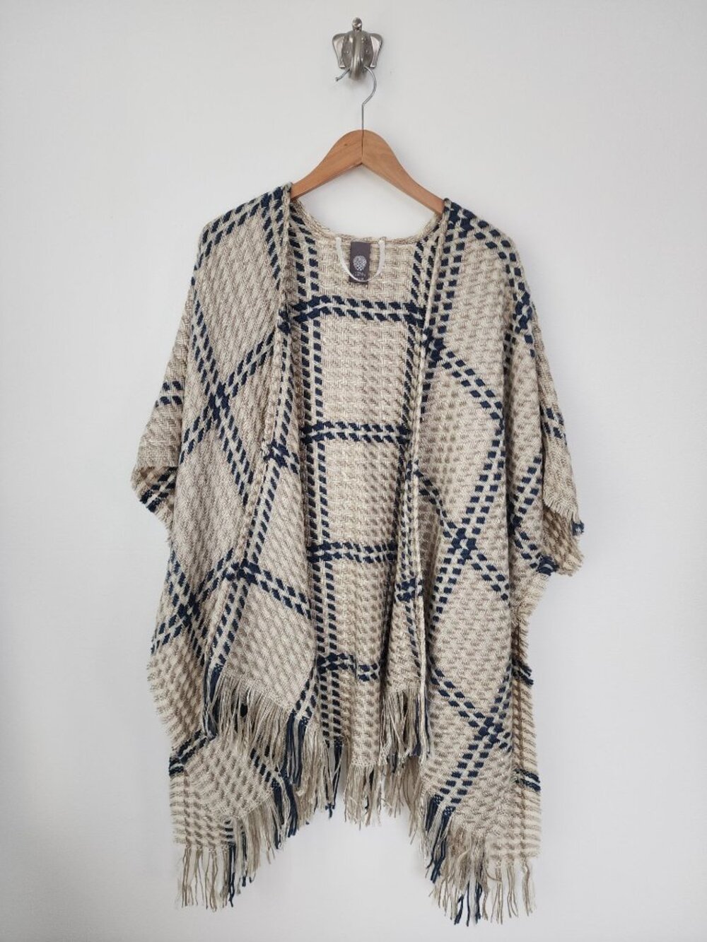Vince Camuto cream blue woven knit fringed cardigan shawl OS